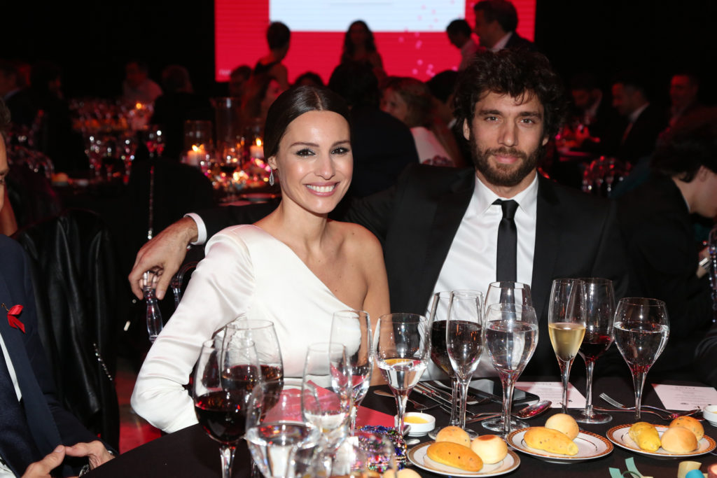 Carolina Pampita Ardohain y Mariano Balcarce en la Cena Anual de Fundación Huésped por sus 30 años (5)